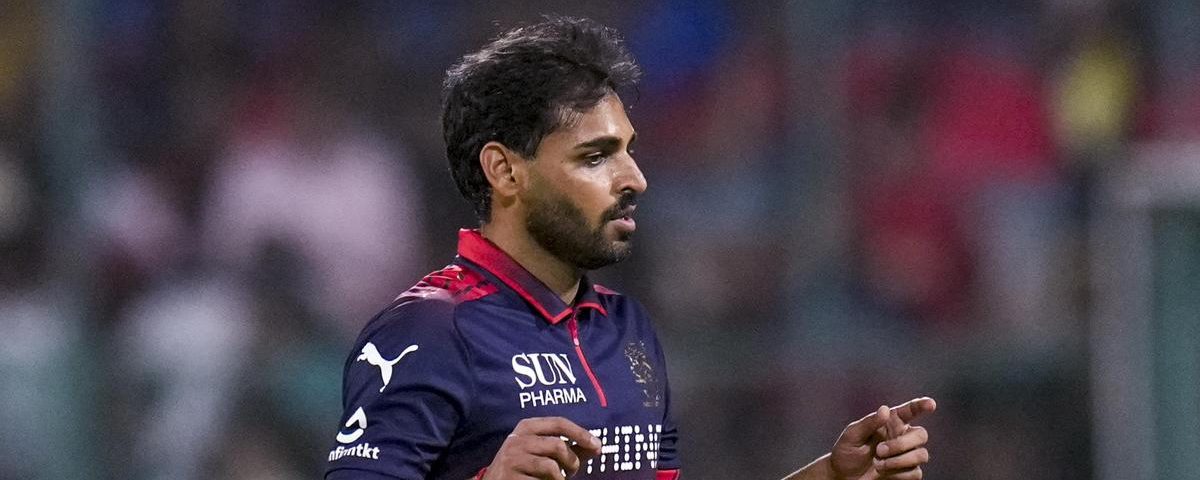 RCB Claims Early Wickets Against DC in IPL 2026 Showdown