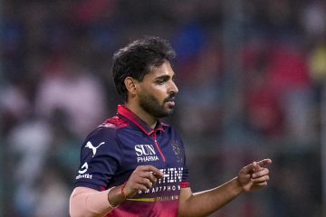 RCB Claims Early Wickets Against DC in IPL 2026 Showdown