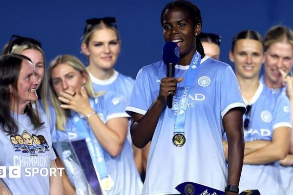 Khadija Shaw Extends Man City Contract Amid Transfer Speculation