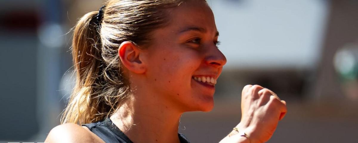 Polish Qualifier Maja Chwalinska Shines at French Open